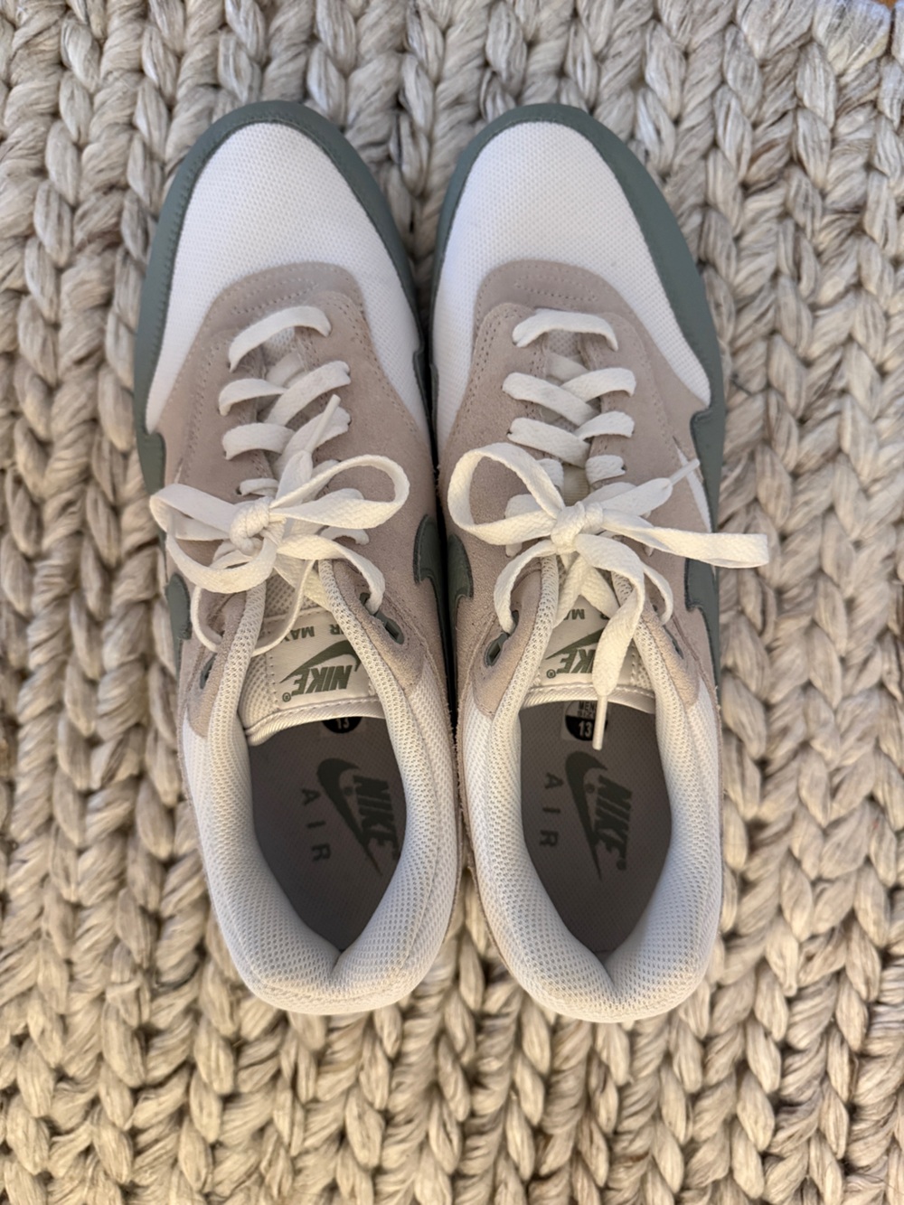 Nike Men’s Air Sneakers in White, Beige, and Olive, size 13